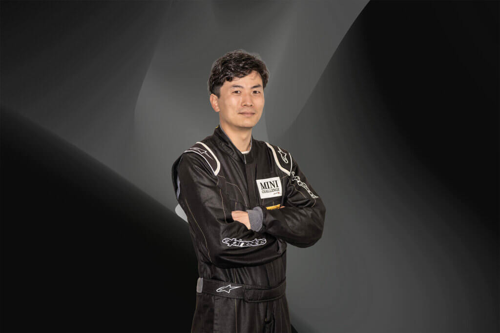 冨田 成俊 (NARUTOSHI TOMITA)